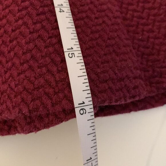 H&M maroon miniskirt with back zipper wide waistband unlined size small - Picture 10 of 10